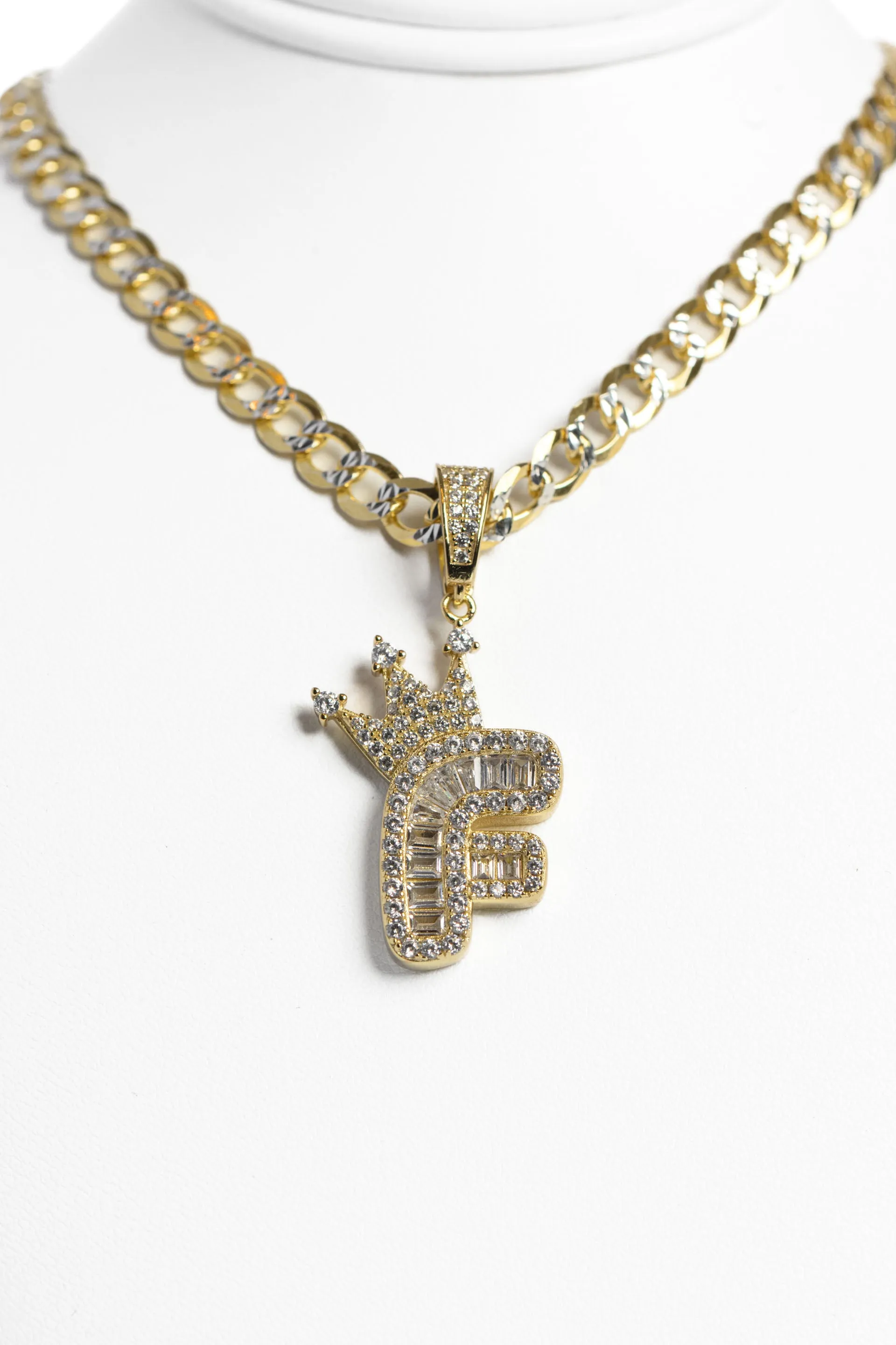 Cadena cubana con corte tipo diamante + letra F crown