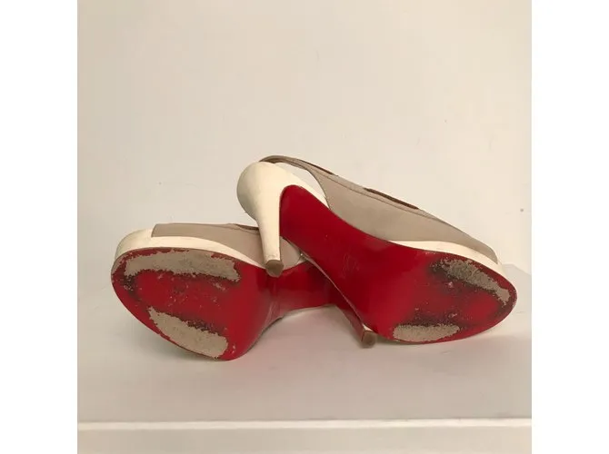 Christian Louboutin Sandalias Beige 